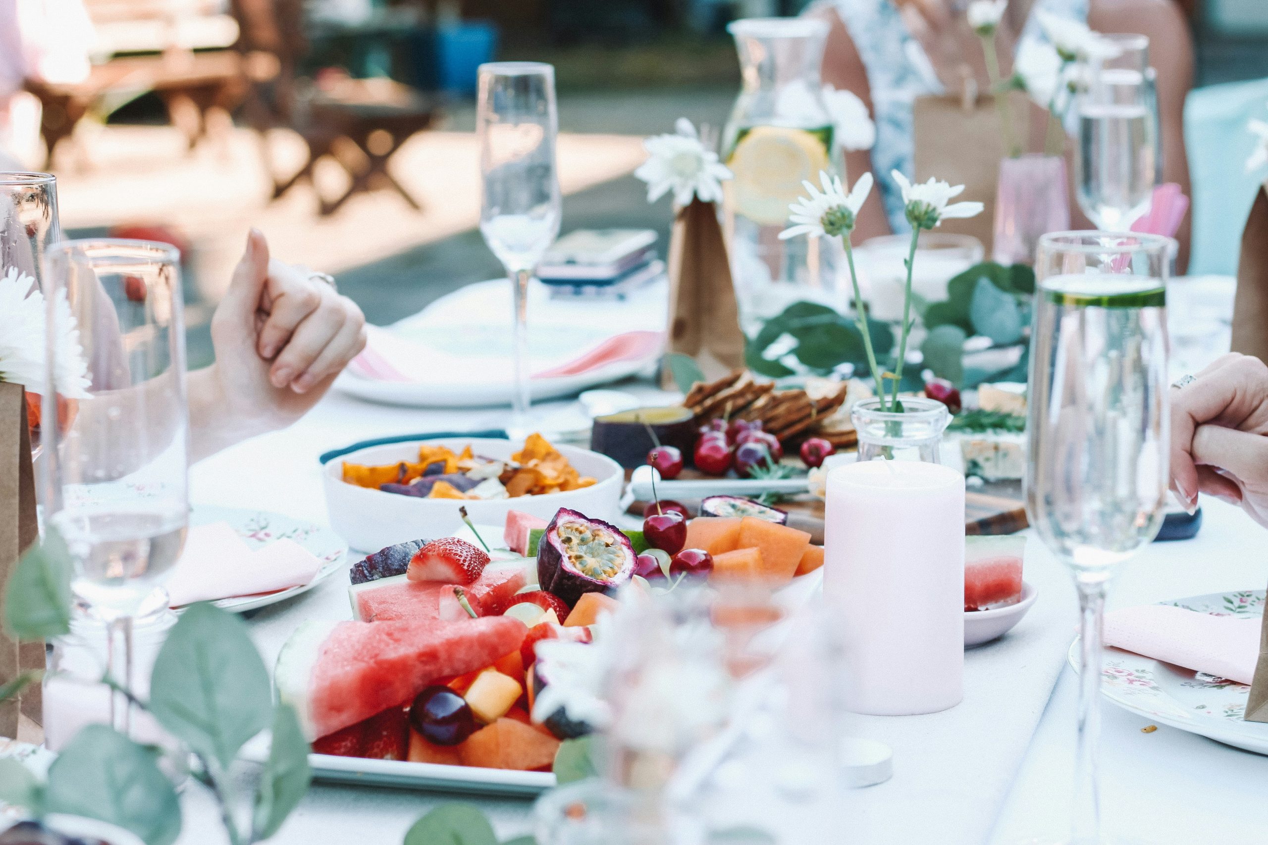 47 trendiga sommarfestidéer för 2026