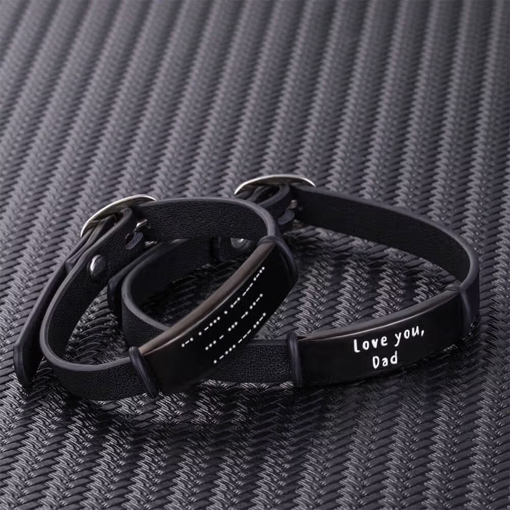 Uttryck din personlighet med ett personligt läderarmband med morsekod och gravyr