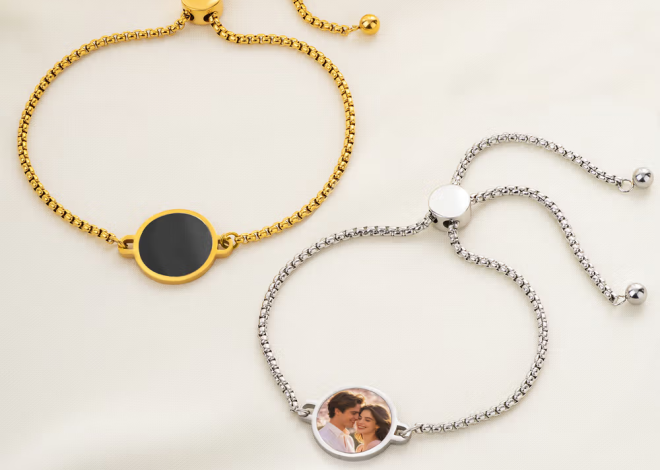 Skapa magiska minnen med ett personligt värmeaktiverat armband med dolt foto och graverad text