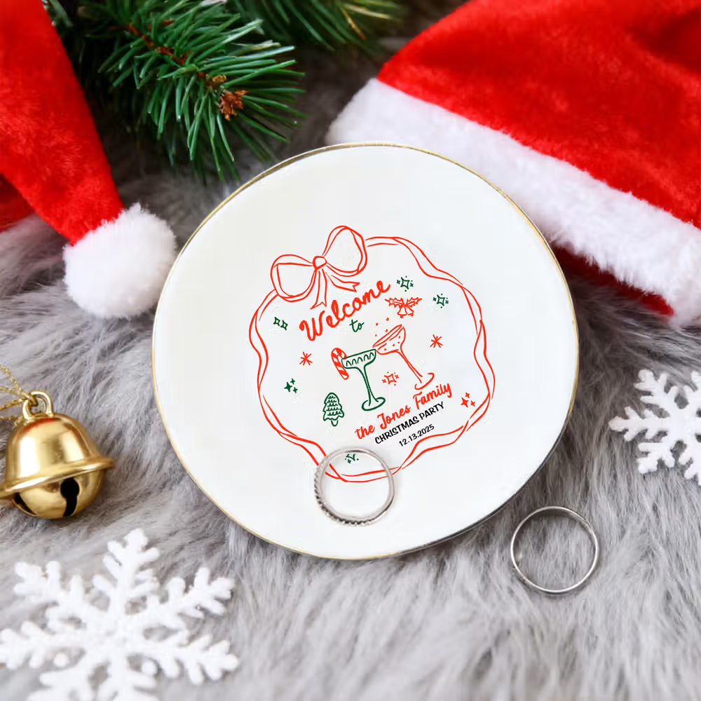 Skapa varm julstämning i hemmet med en personlig keramisk smyckesskål med jultema