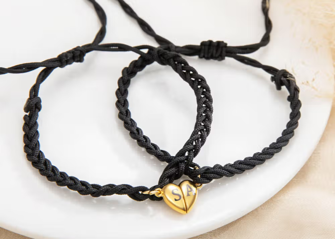 Förena era hjärtan med magnetiska pararmband med flätat rep och initialer