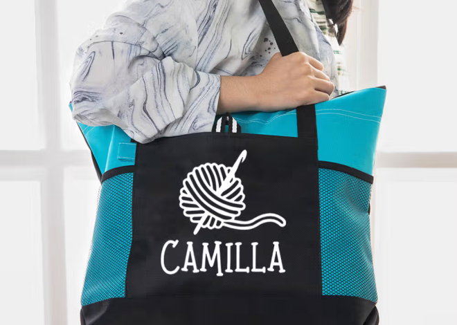 Organisera dina kreativa projekt med en personlig stickväska i oxfordtyg med namn