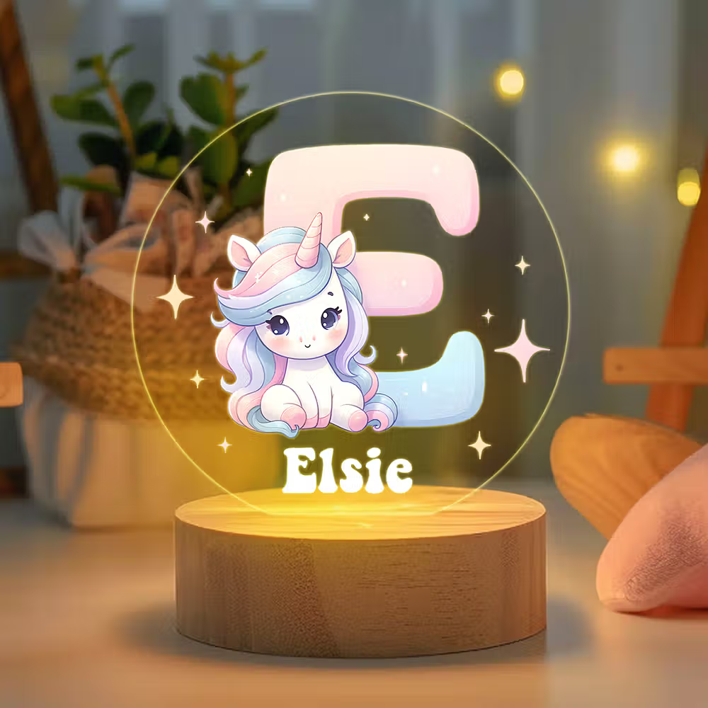 Personlig LED nattlampa med träfot, enhörning och barnets namn