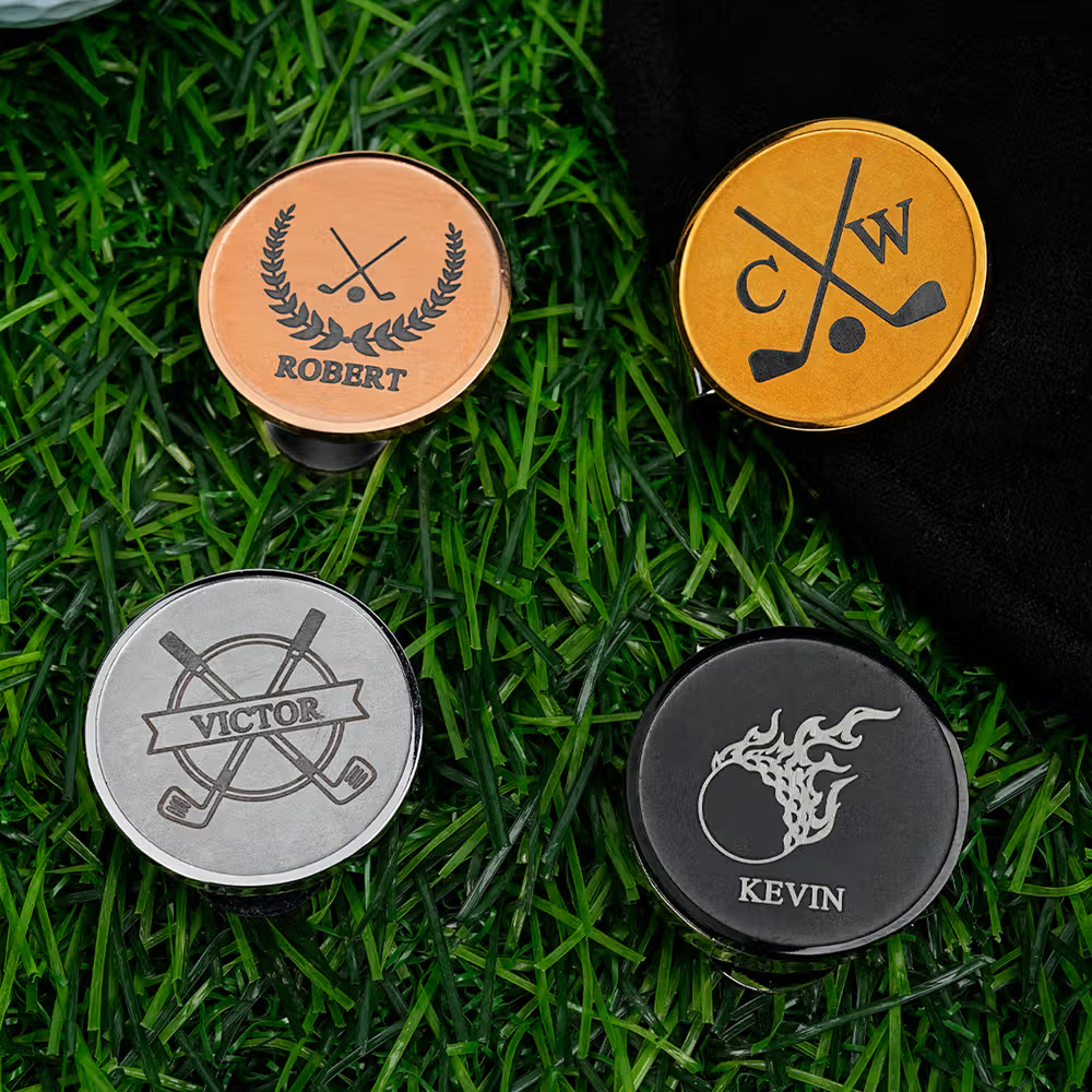 Spela med precision och stil med en magnetisk golfbollsmarkör med hattklämma och namn